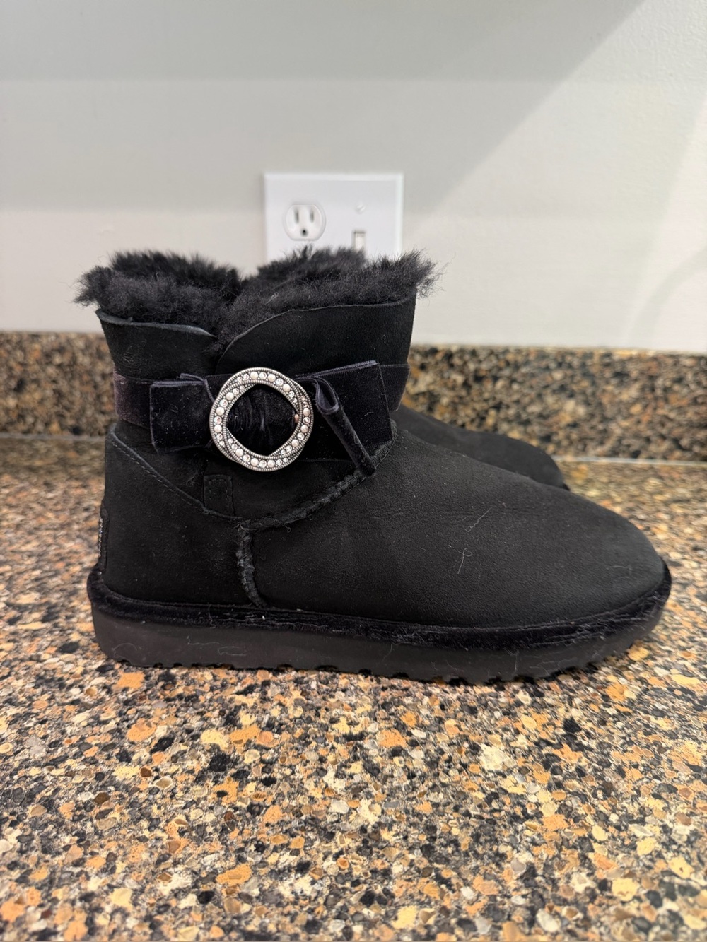 Ugg Bailey Black Faux-Fur Lined Ankle Boots with Decorative Buckle ladies 8